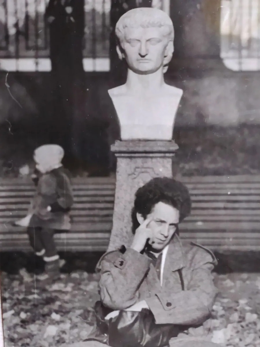 Автопортрет — художественная фотография Вячеслава Ларионова (серия «Тексты и мысль», 2022 г.)